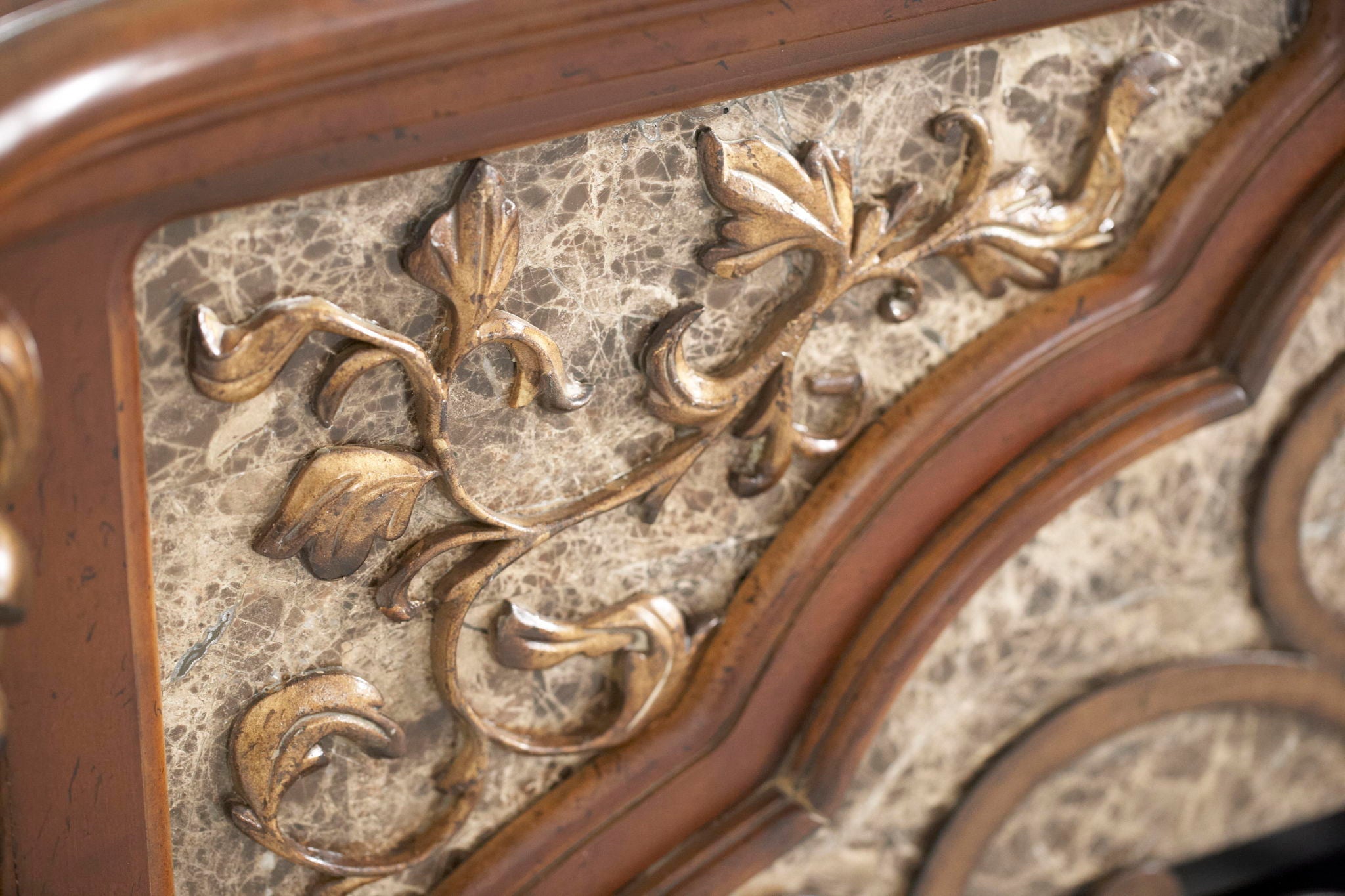 Villa Valencia - Fireplace With Electric Insert - Classic Chestnut