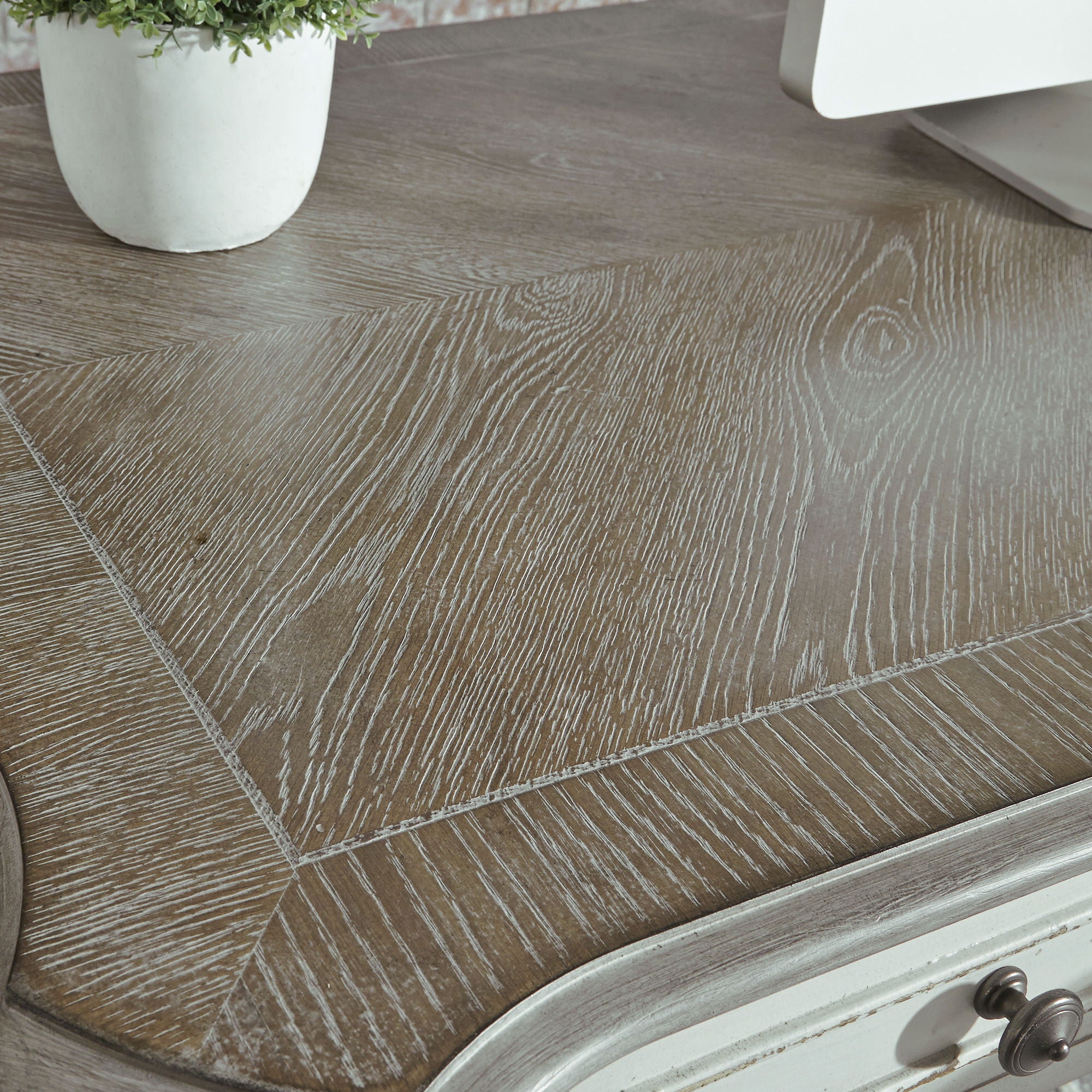 Magnolia Manor - Credenza