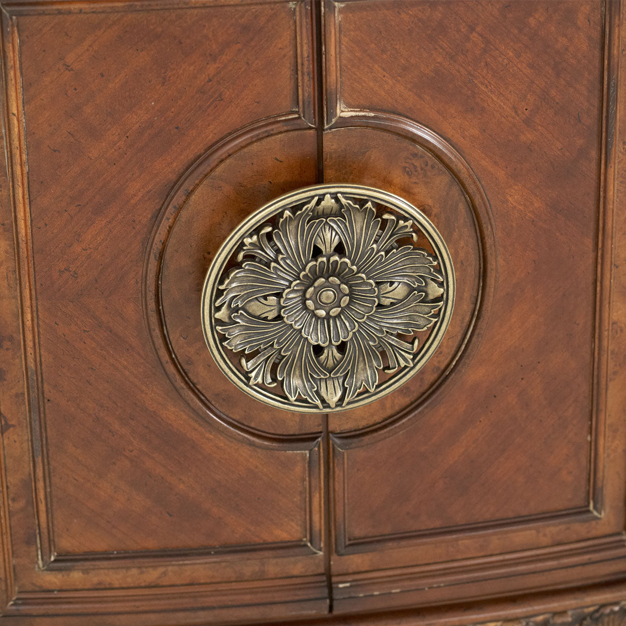 Villa Valencia Sideboard - Classic Chestnut