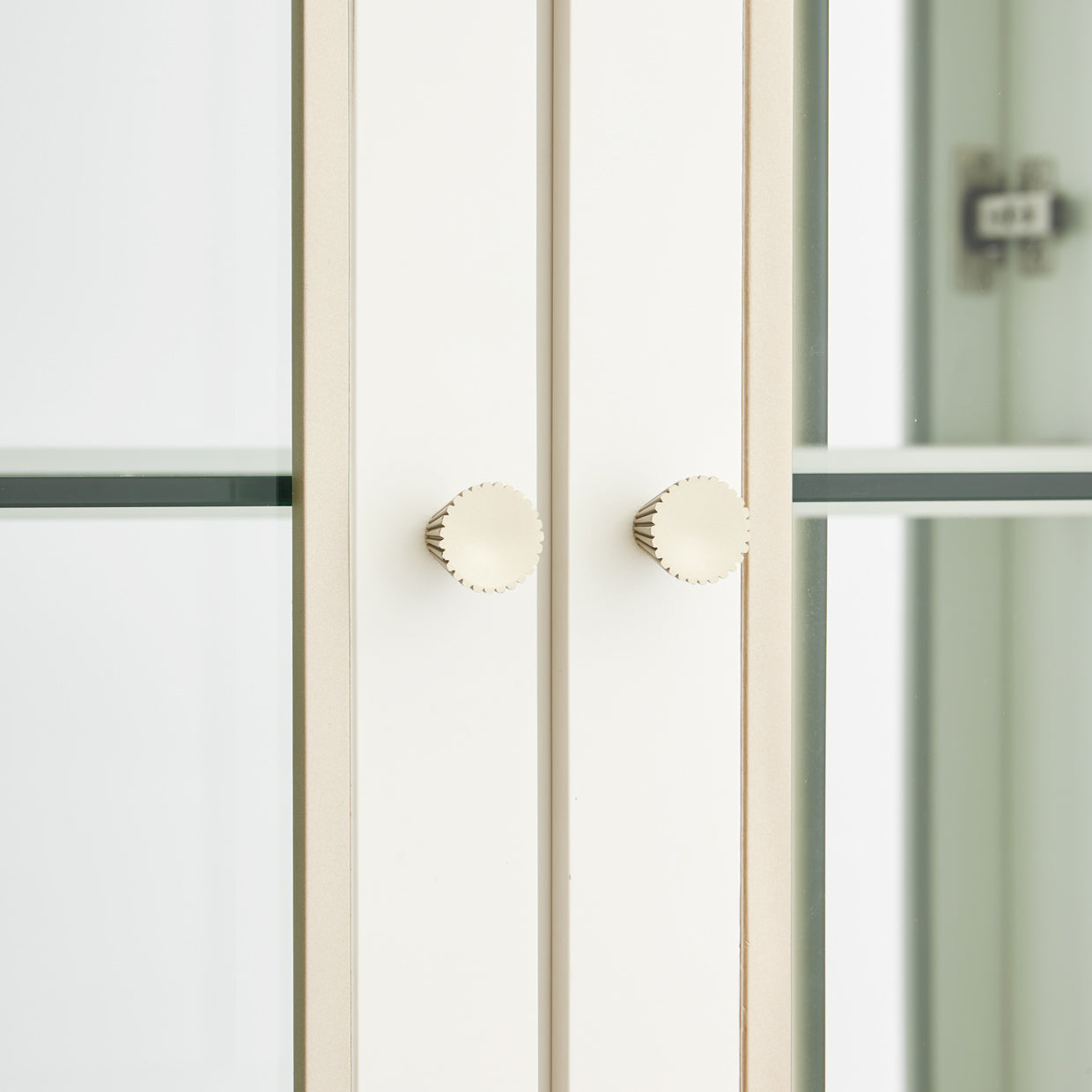 La Marisia Display Cabinet - Creamy Pearl