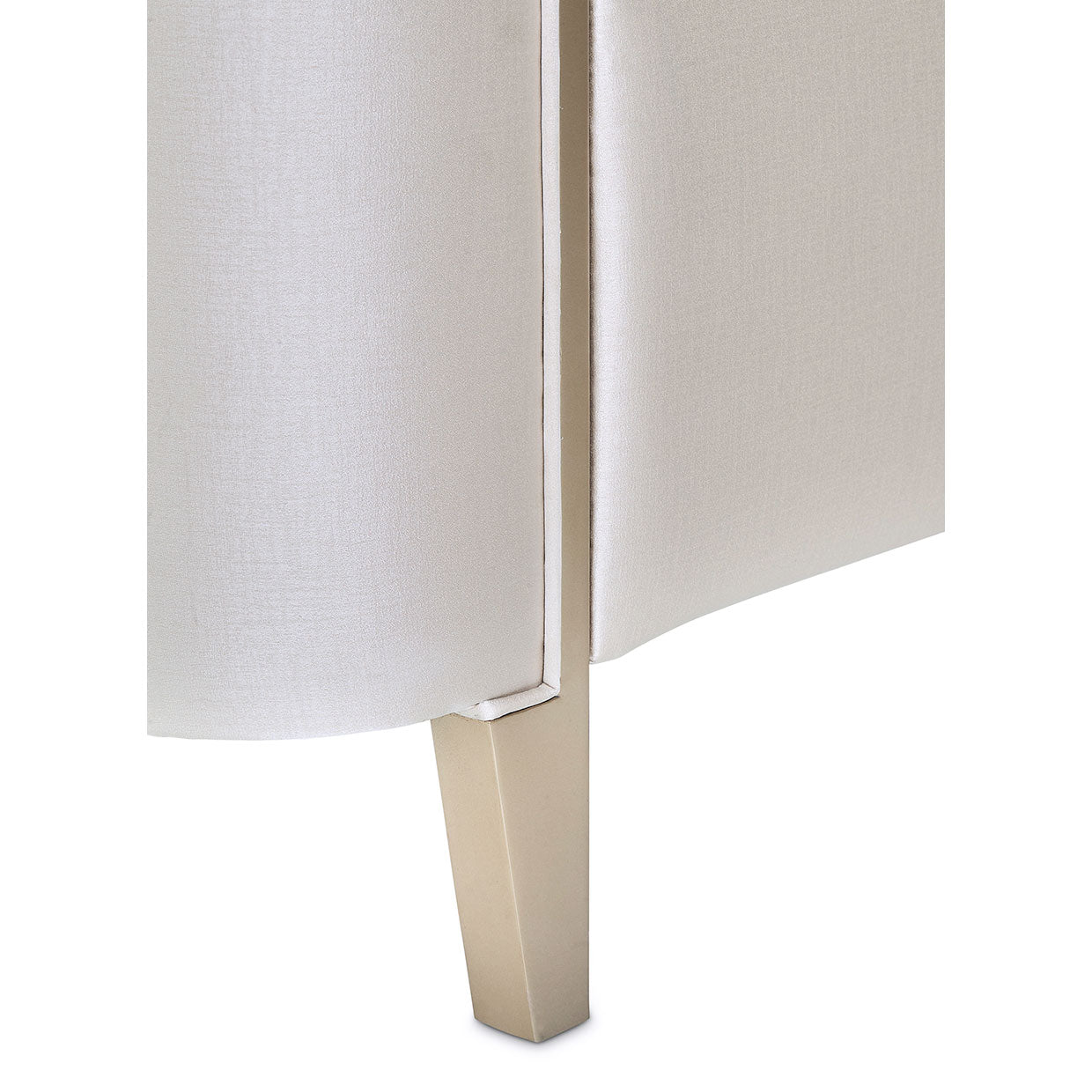 Malibu Crest Queen Scalloped Panel Bed - Chardonnay