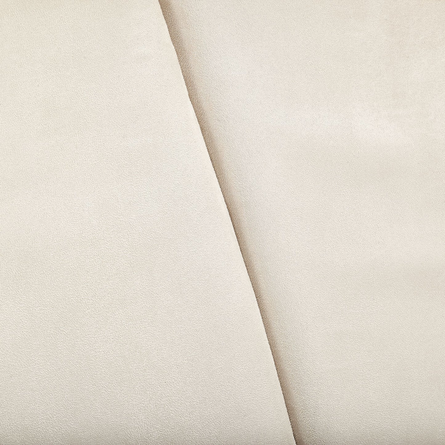 Malibu Crest Queen Curved Panel Bed - Chardonnay
