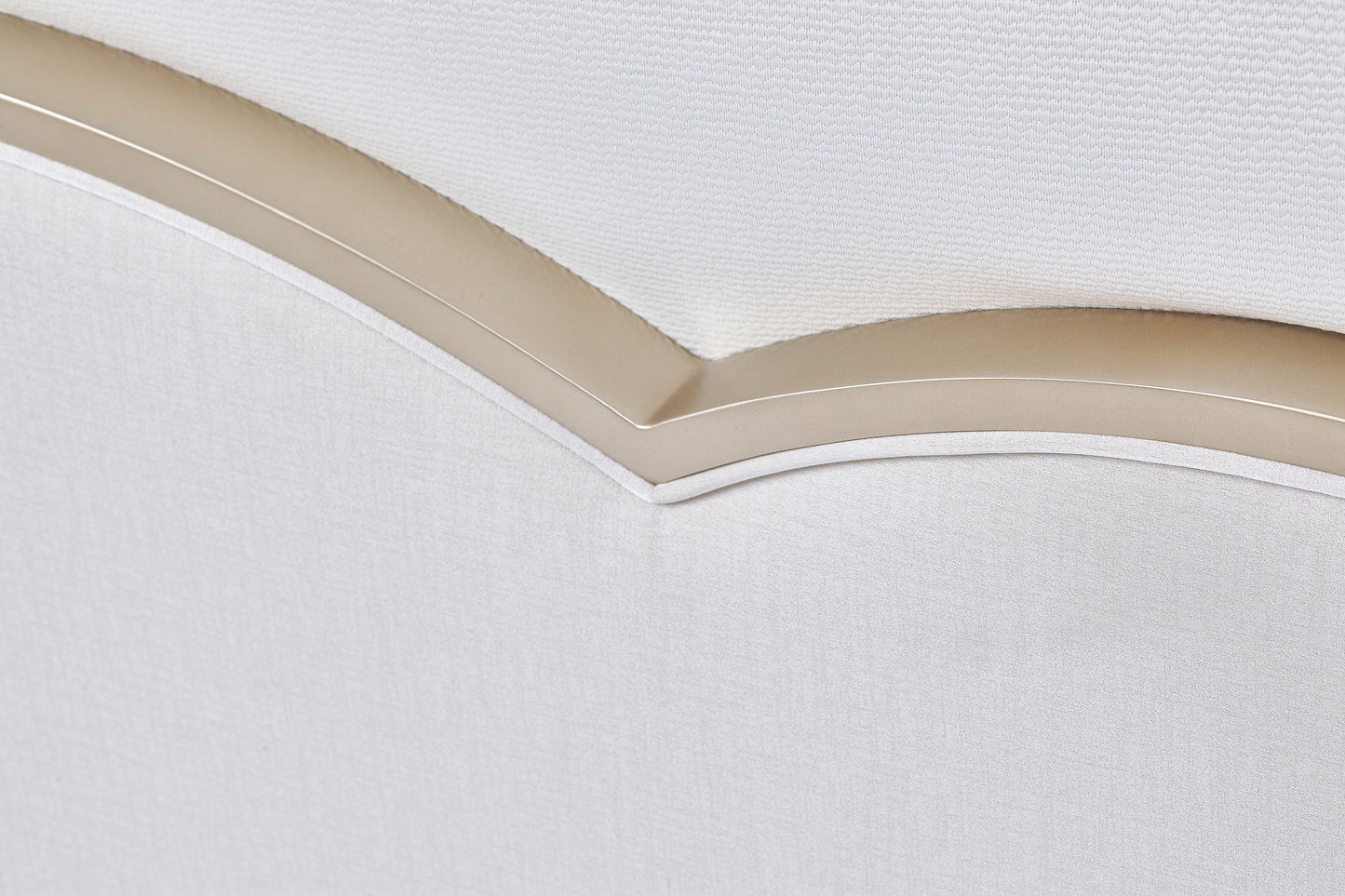 Malibu Crest Queen Scalloped Panel Bed - Chardonnay