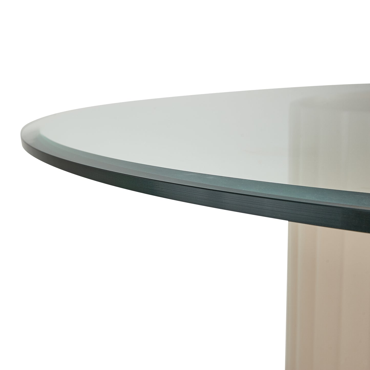 Malibu Crest Round Dining Table - Chardonnay