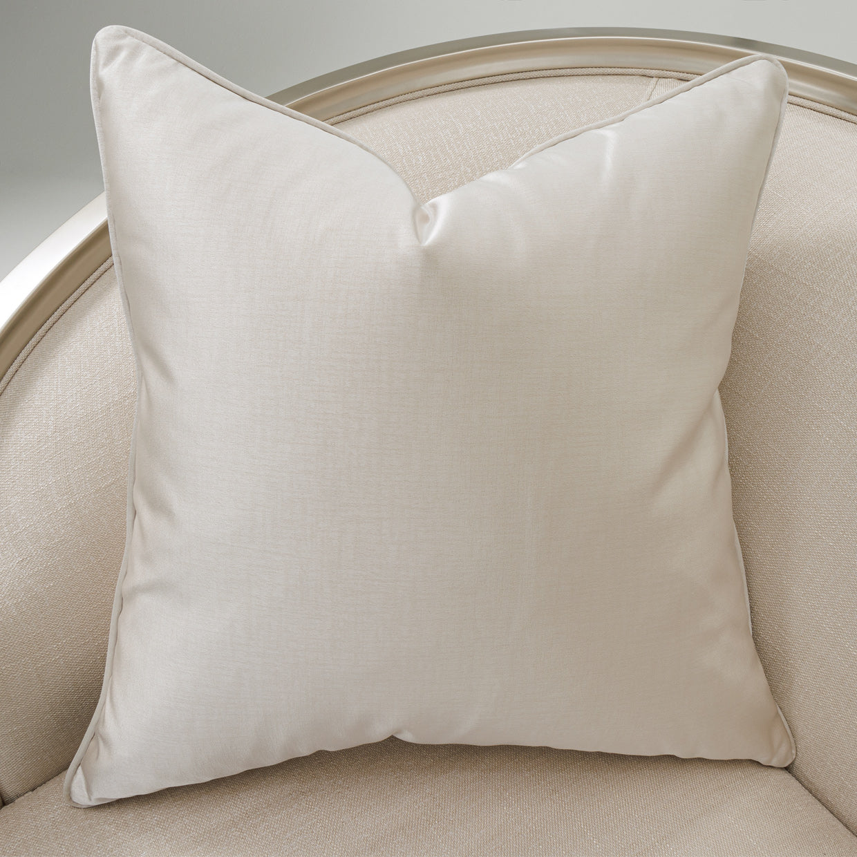 Villa Cherie Loveseat - Pearl/Caramel