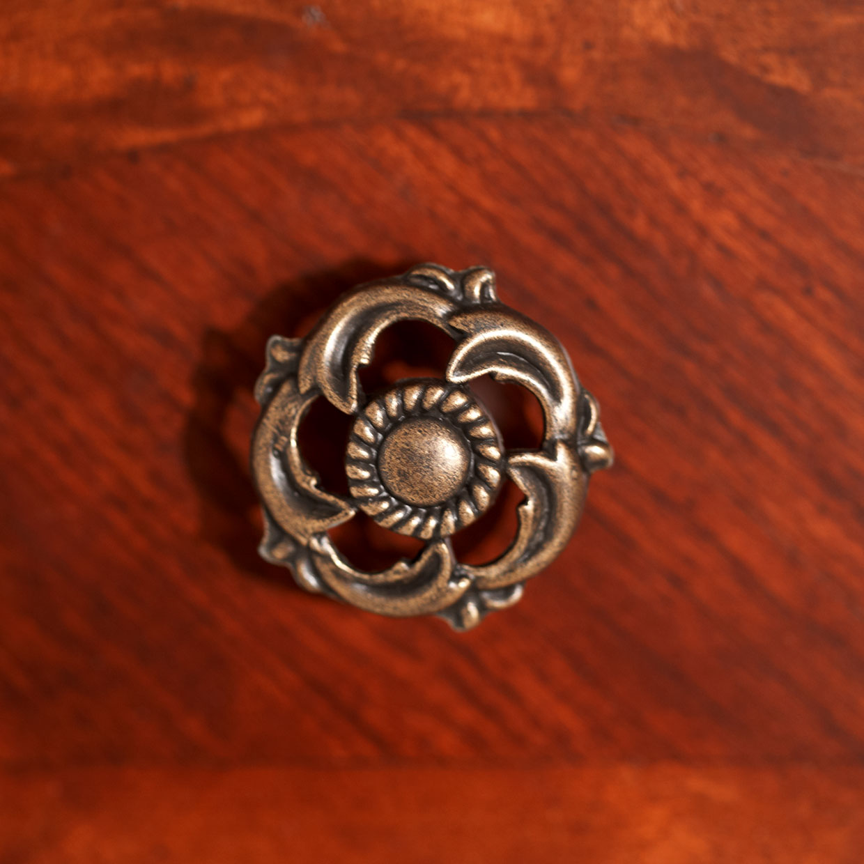 Cortina 6-Drawer Chest - Honey Walnut
