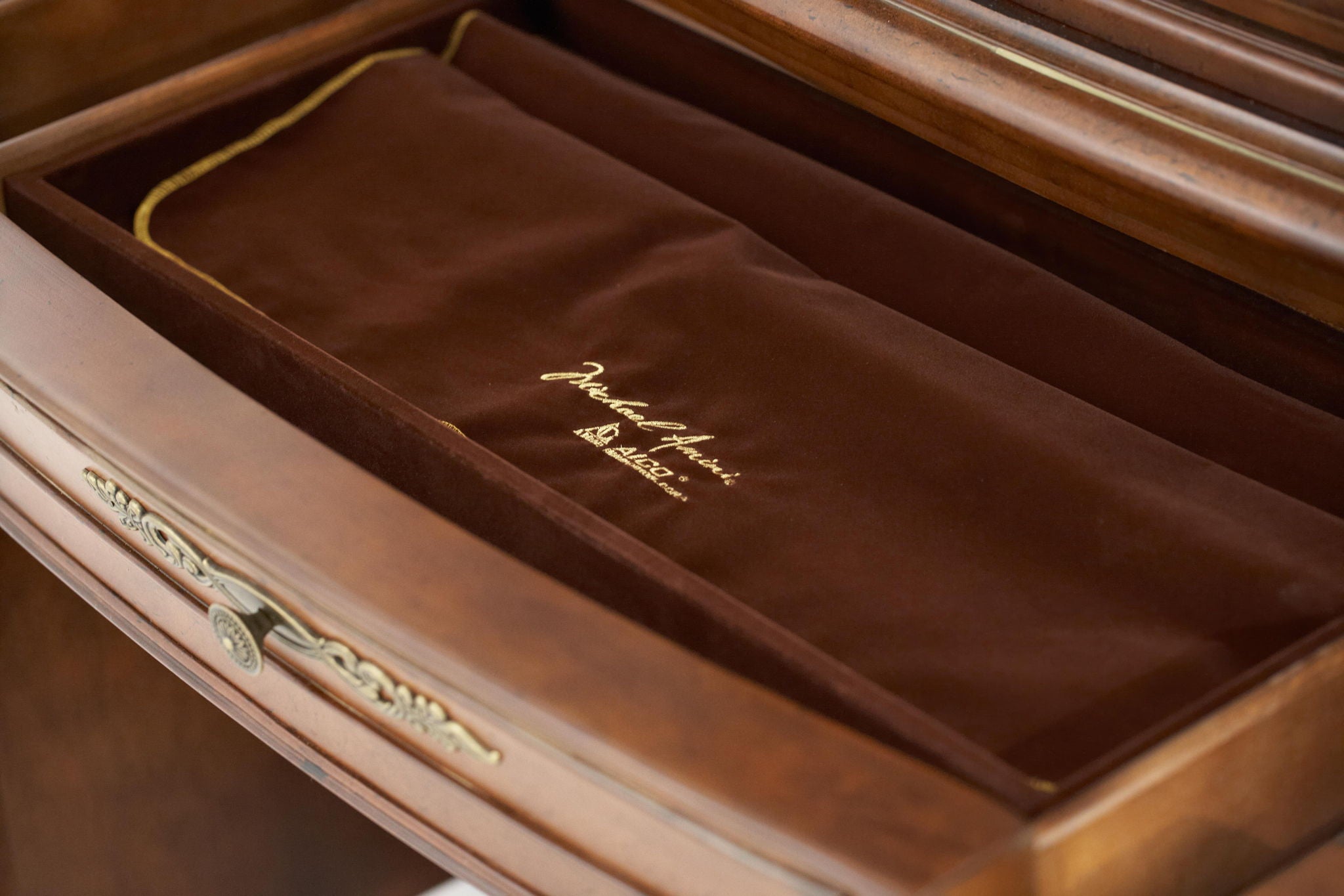 Villa Valencia - China Buffet Cabinet - Classic Chestnut