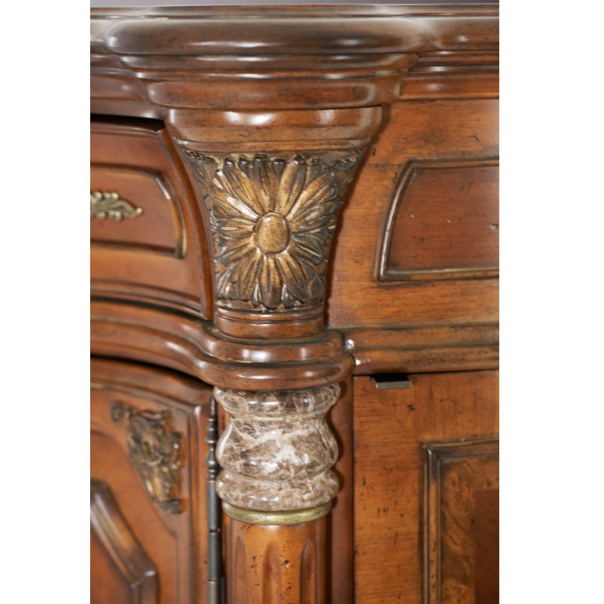 Villa Valencia - Gentleman's Chest - Classic Chestnut