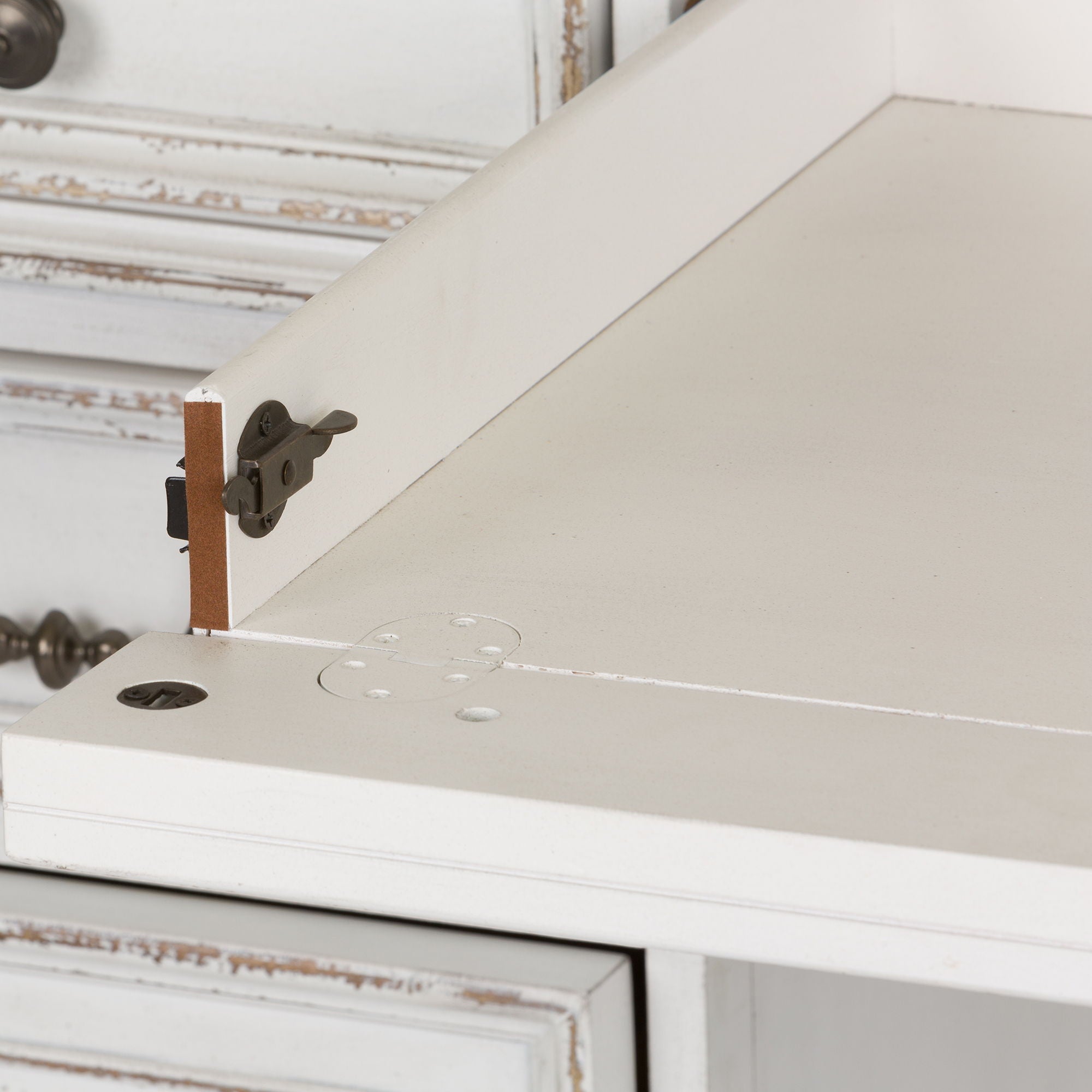 Magnolia Manor - Credenza