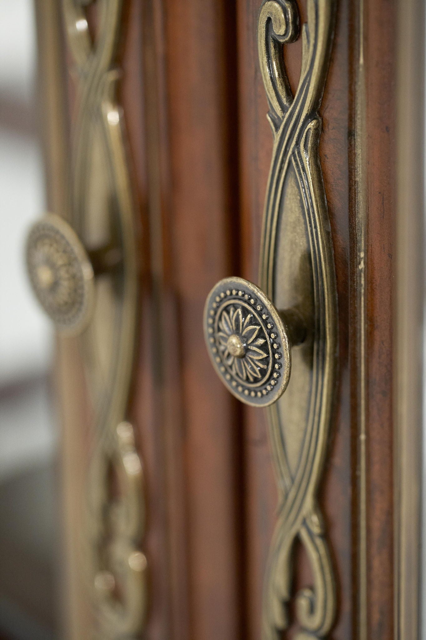 Villa Valencia - China Buffet Cabinet - Classic Chestnut