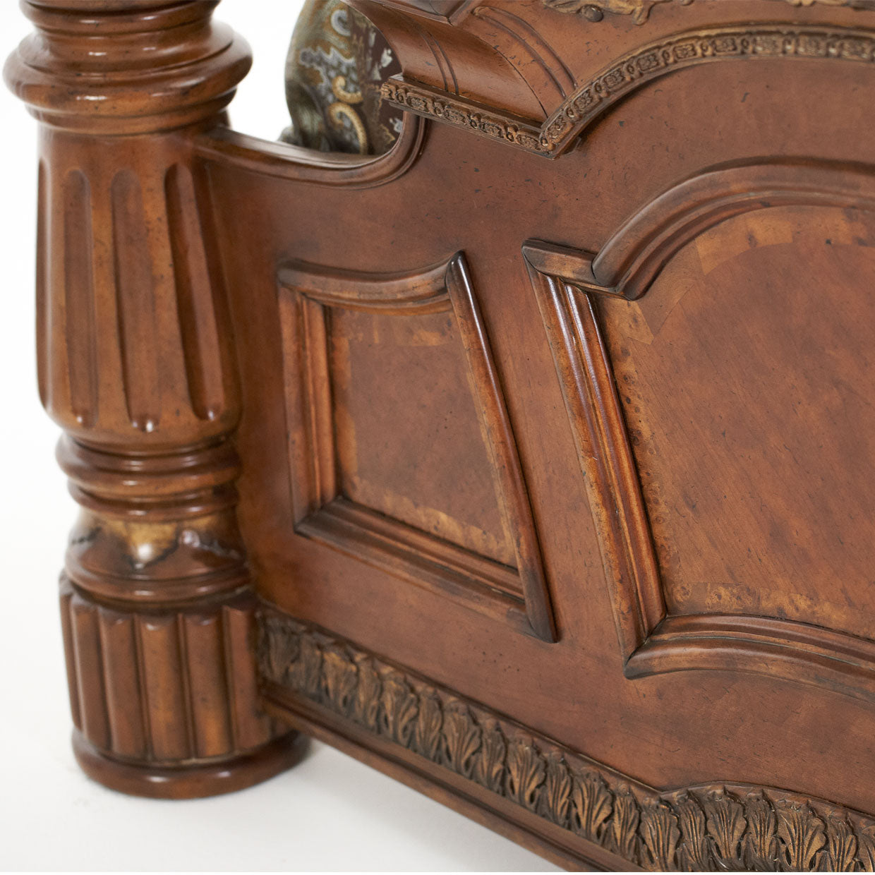 Villa Valencia Eastern King Poster Bed - Classic Chestnut