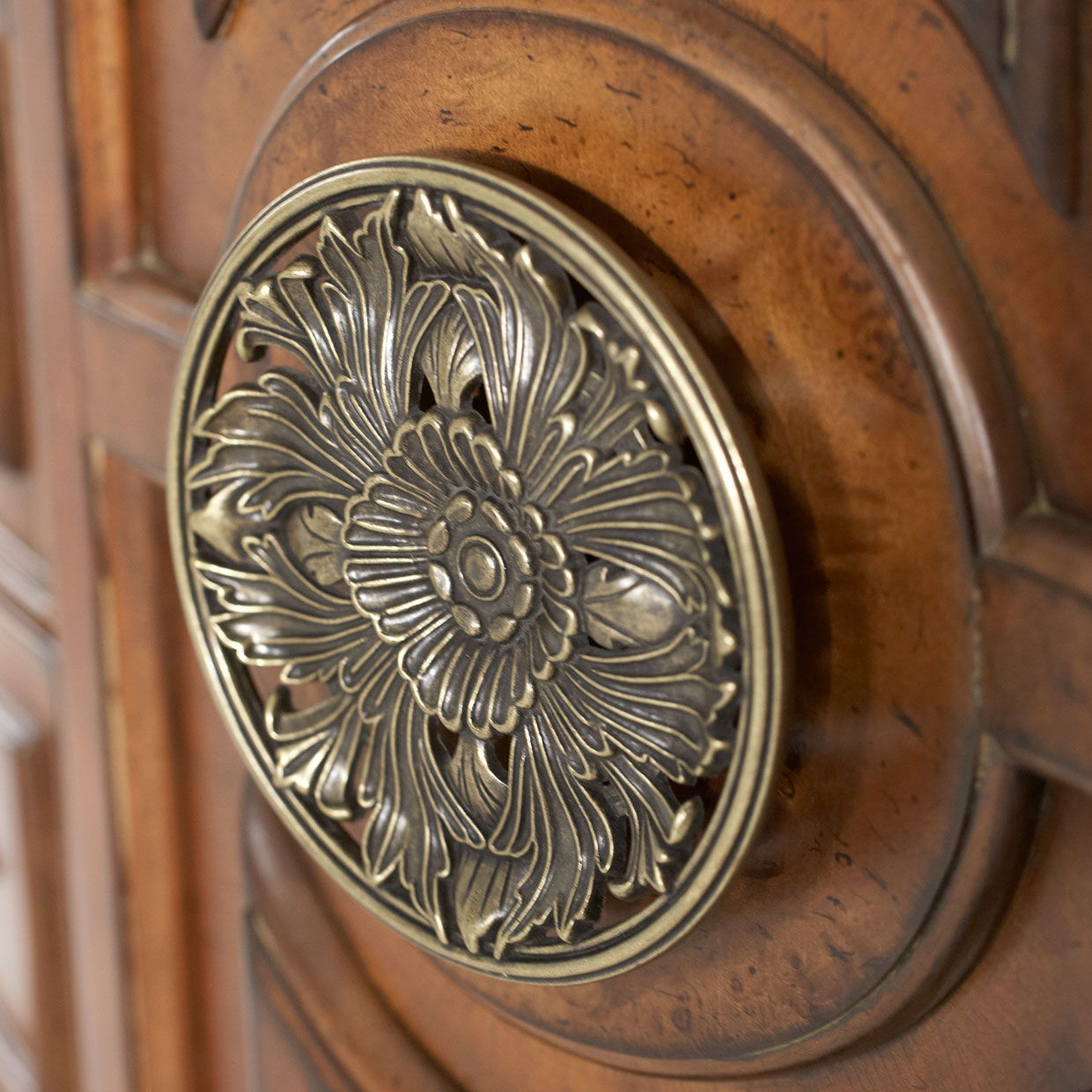 Villa Valencia - Gentleman's Chest - Classic Chestnut