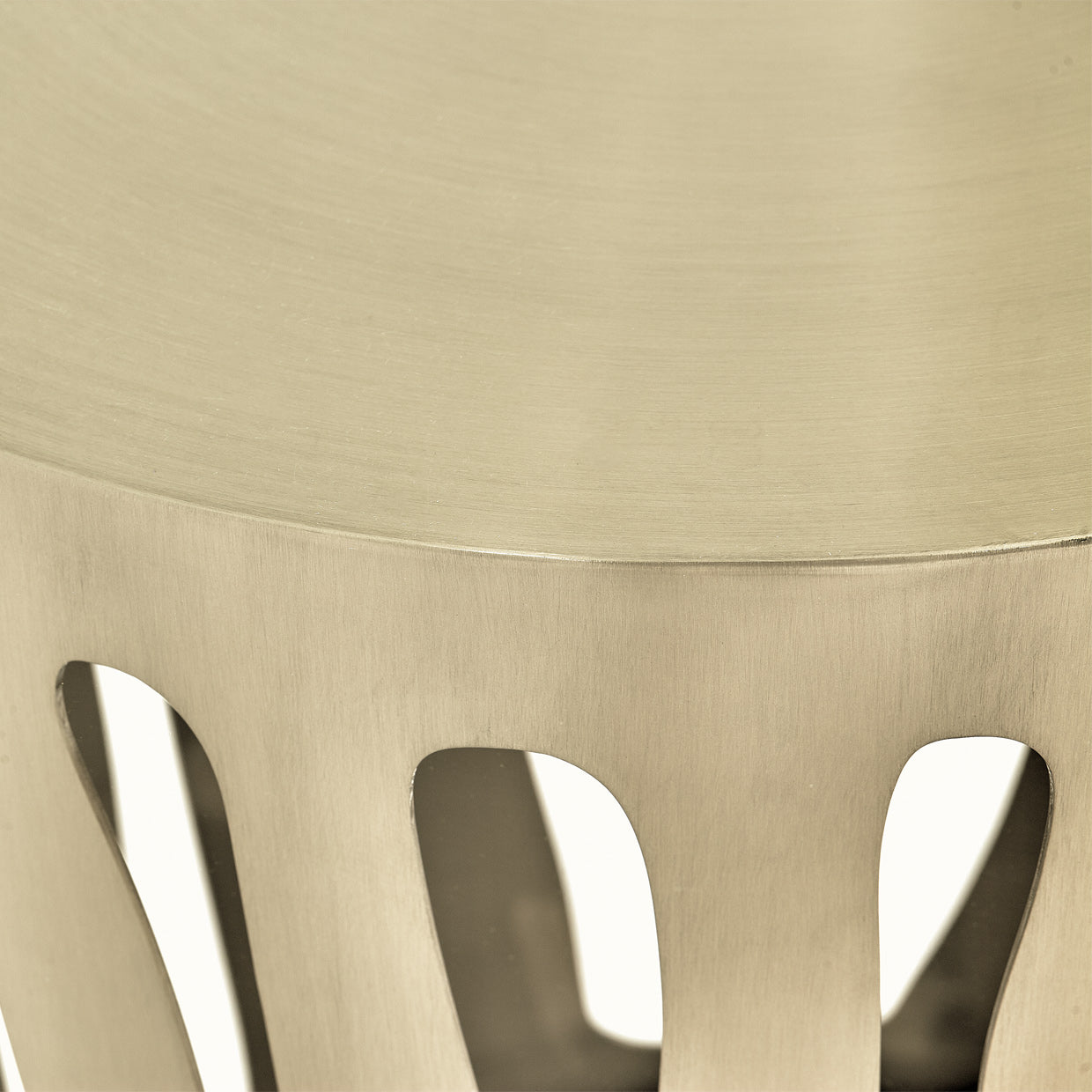 La Rachelle Round Dining Table - Chardonnay