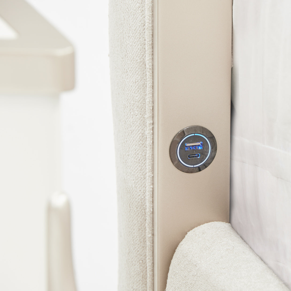 La Marisia Queen Bed - Creamy Pearl