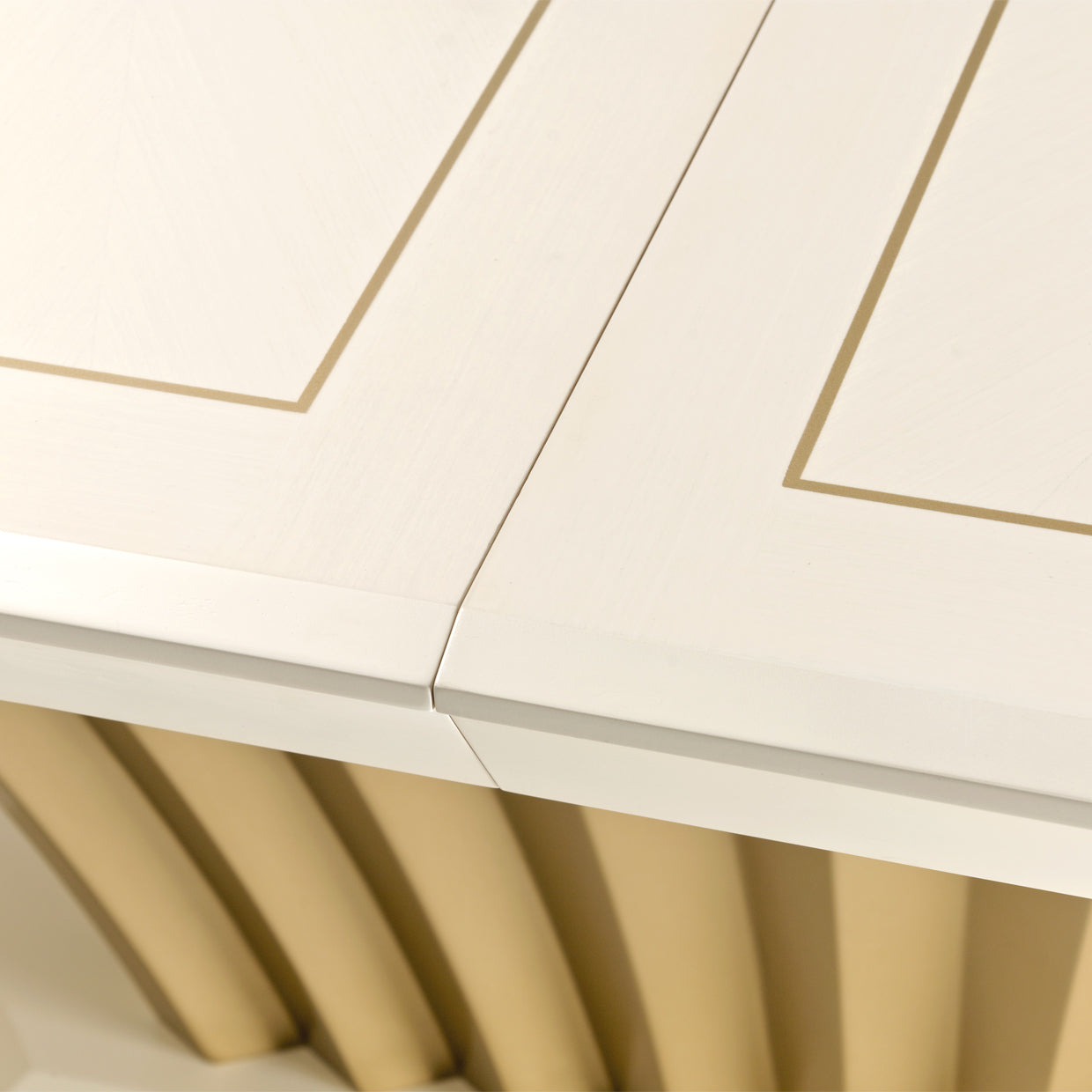 Fantosini Pedestal Dining Table - Creamy Pearl