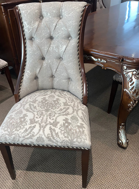 Classical Virginia Table and 6 Chair Set