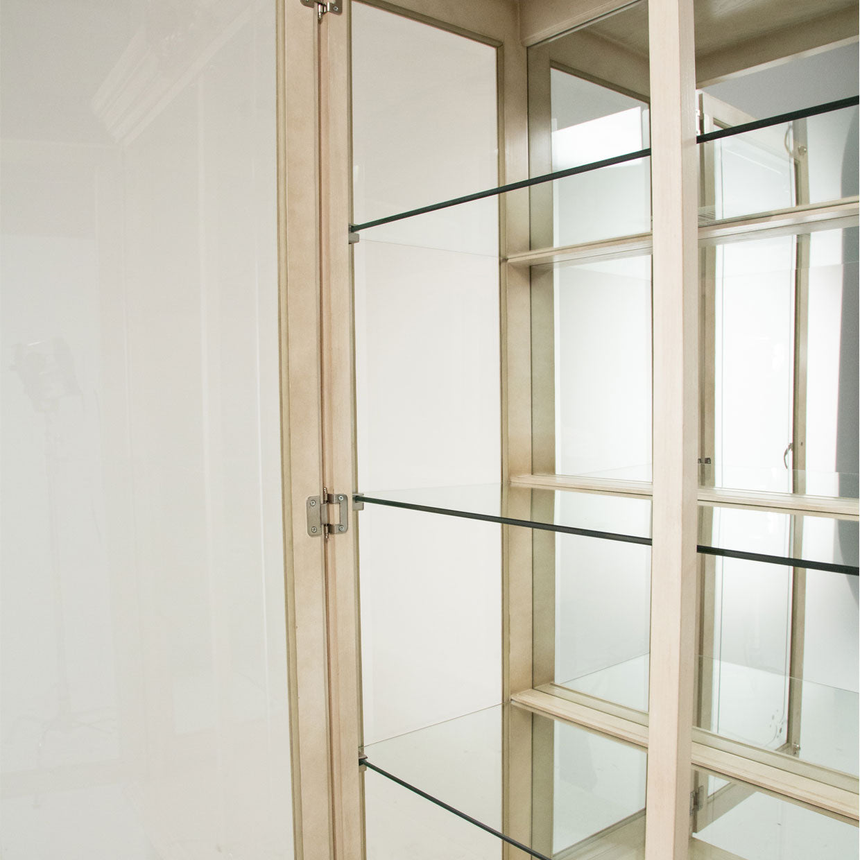 Platine de Royale Curio Display Cabinet - Champagne