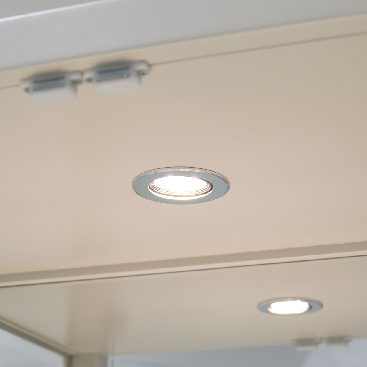 London Place Display Cabinet - Creamy Pearl