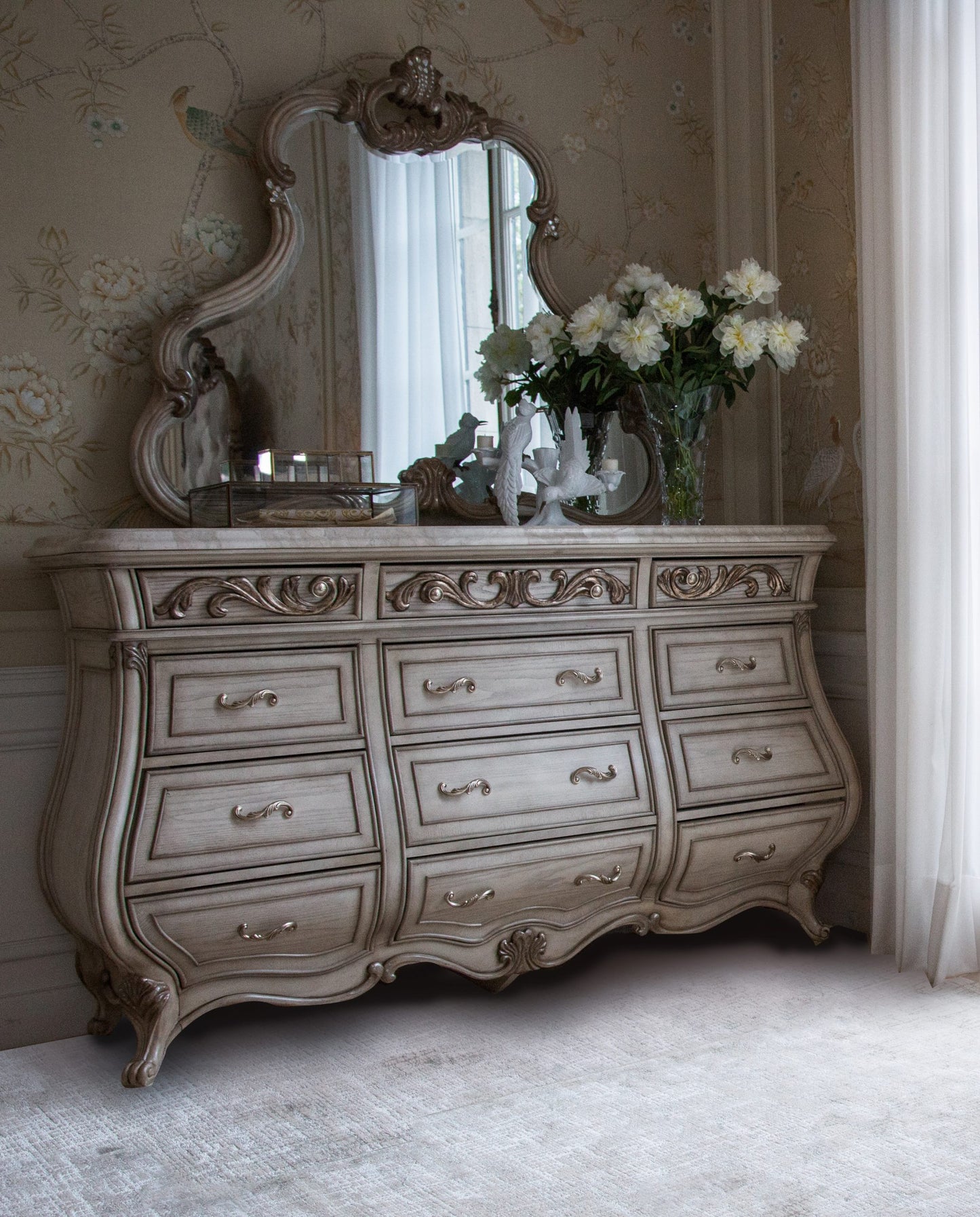 Platine De Royale King / Queen Bed Set