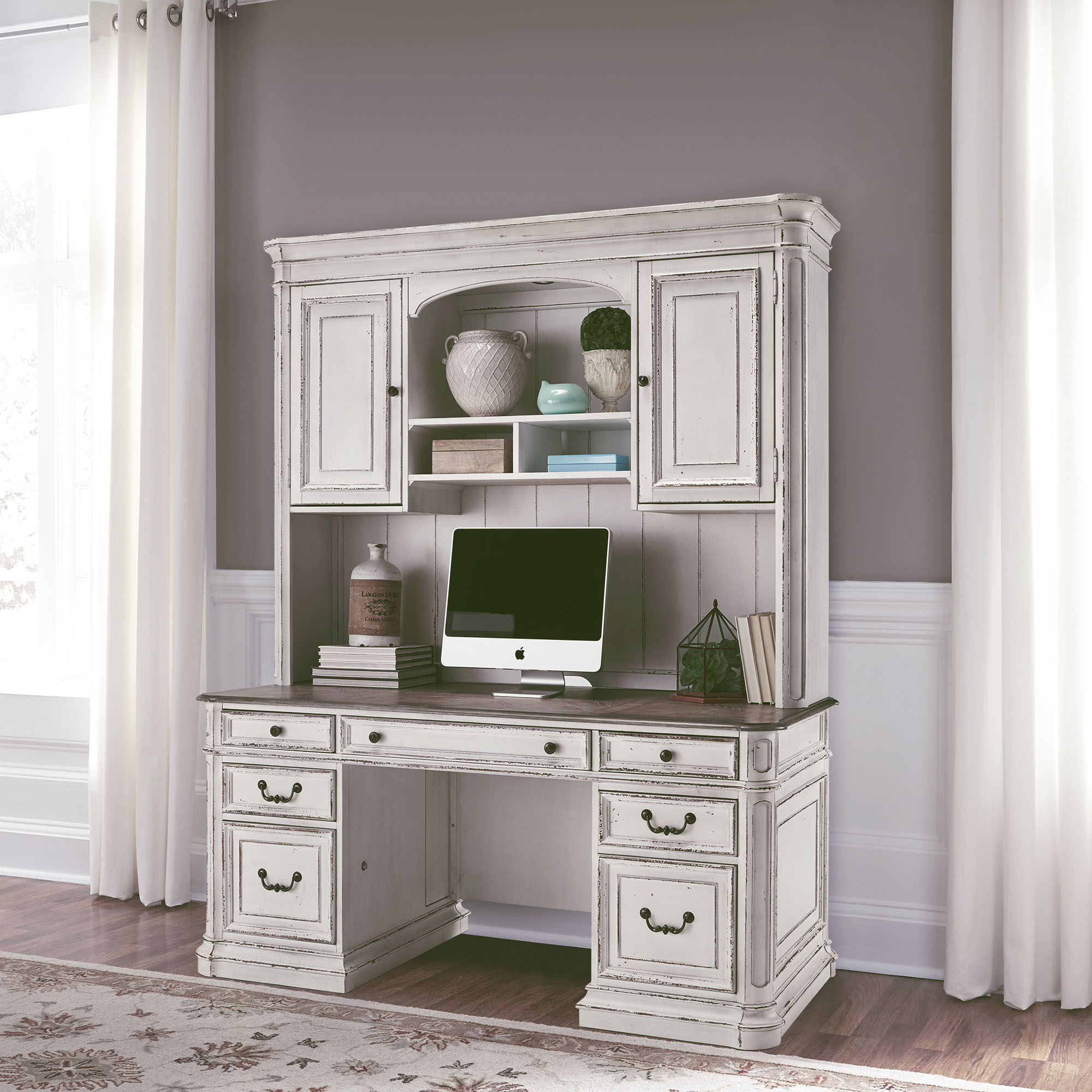 Magnolia Manor - Credenza
