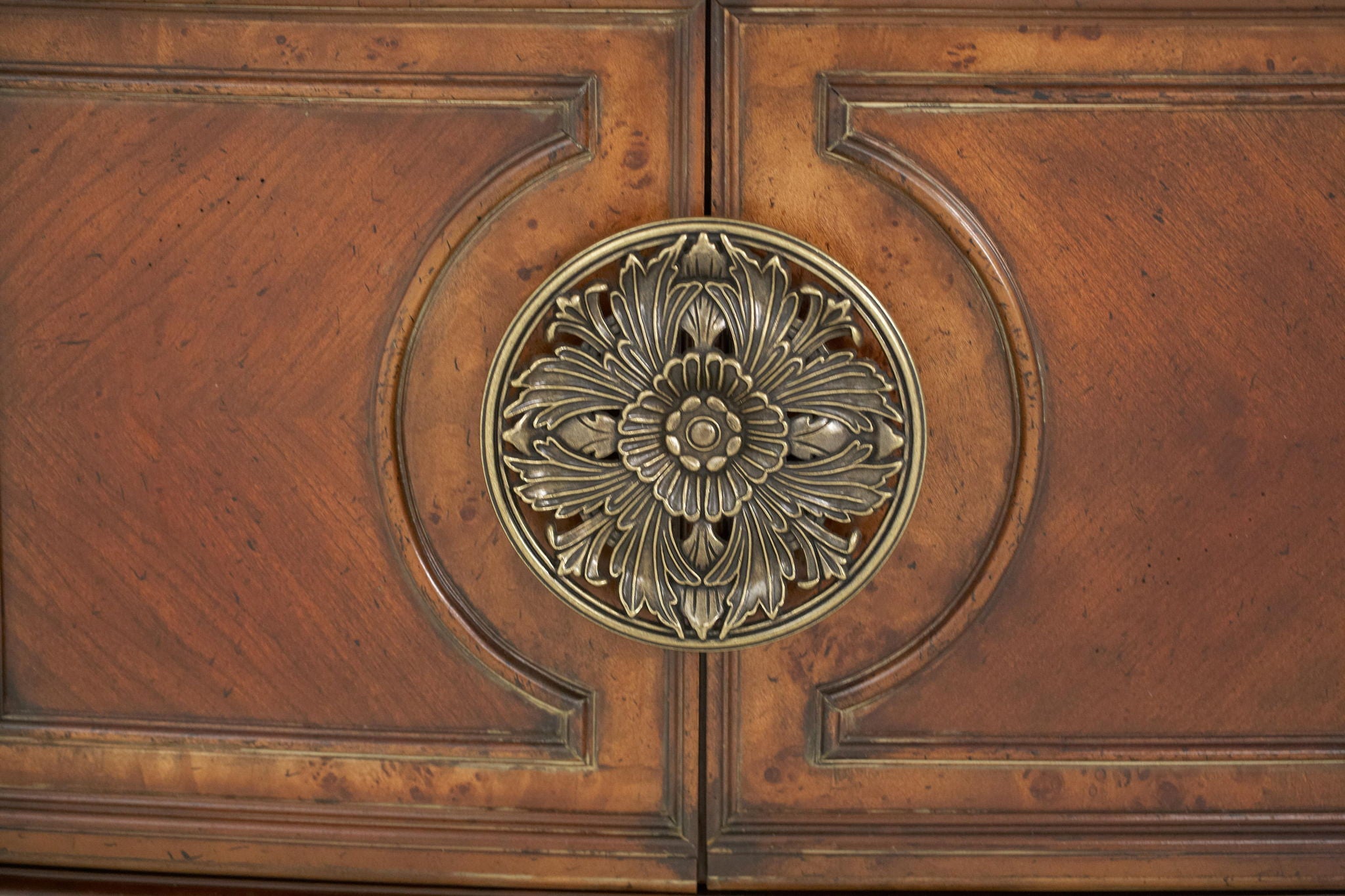 Villa Valencia - China Buffet Cabinet - Classic Chestnut